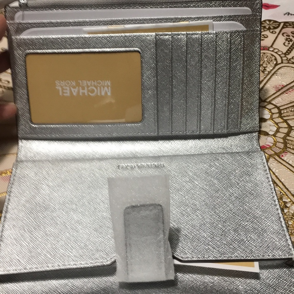 NWT 🔥Brandnew Michael Kors medium multifunction - Picture 6 of 8